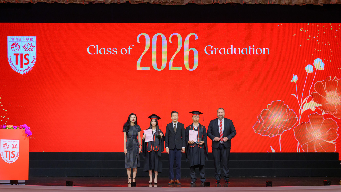 TIS-Graduation-2026-DSEDJ-Lotus-Award-for-Academic-Excellence-Presented-By-Mr.-Leong-I-On-1781231845.jpg