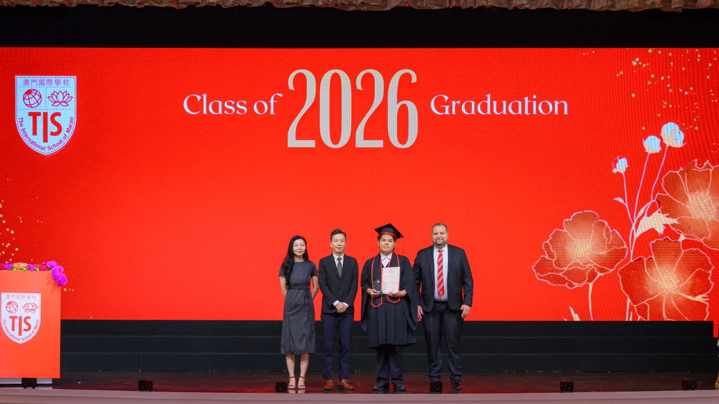 TIS-Graduation-2026-DSEDJ-Premio-Li-Bai-Presented-by-Mr.-Leong-I-On.jpg