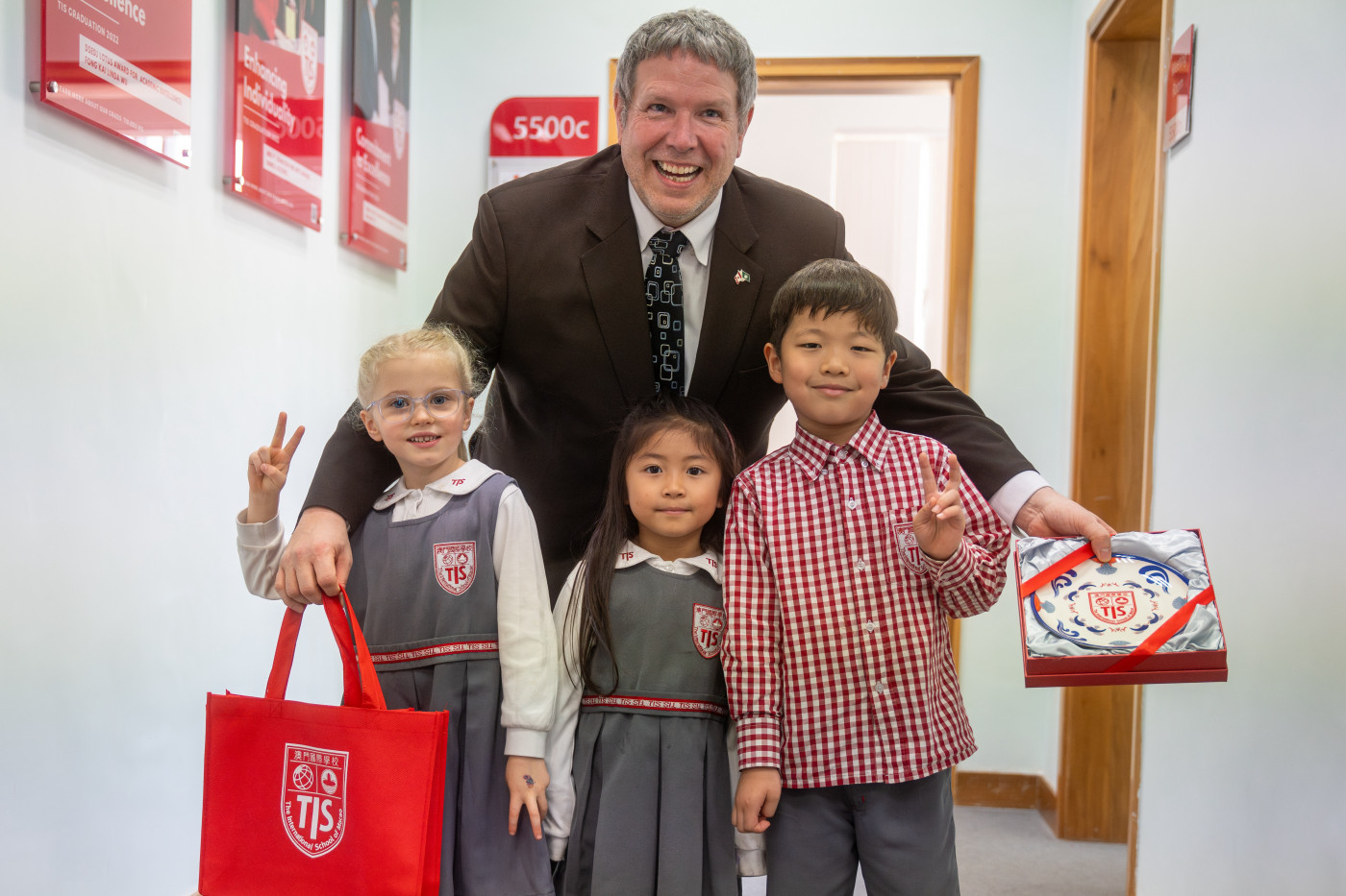 TIS-News-Release---Consul-General-of-Canada-Visits-The-International-School-of-Macao-2.jpg