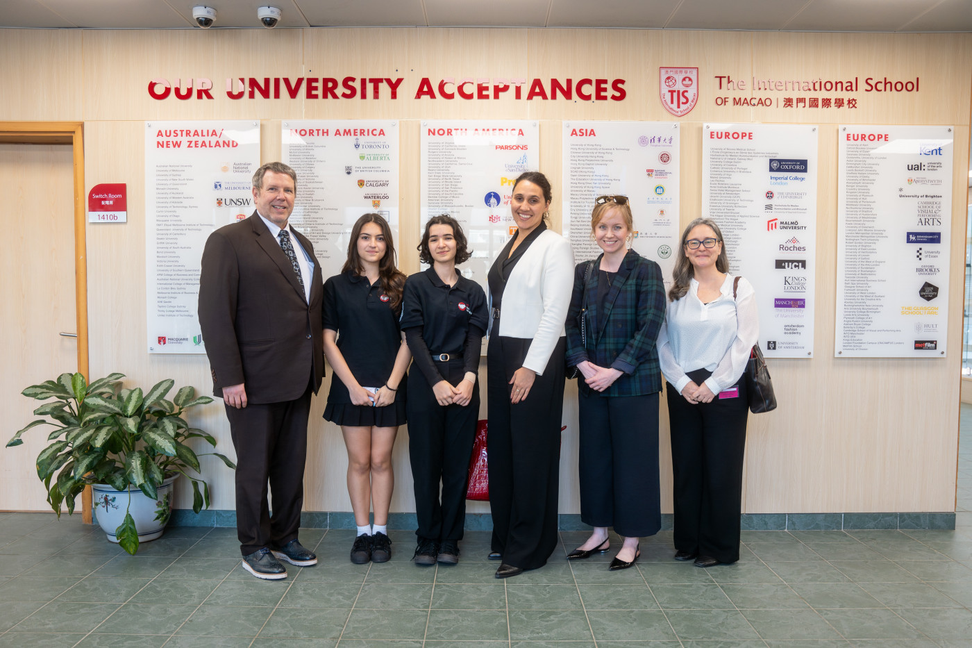 TIS-News-Release---Consul-General-of-Canada-Visits-The-International-School-of-Macao-3.jpg