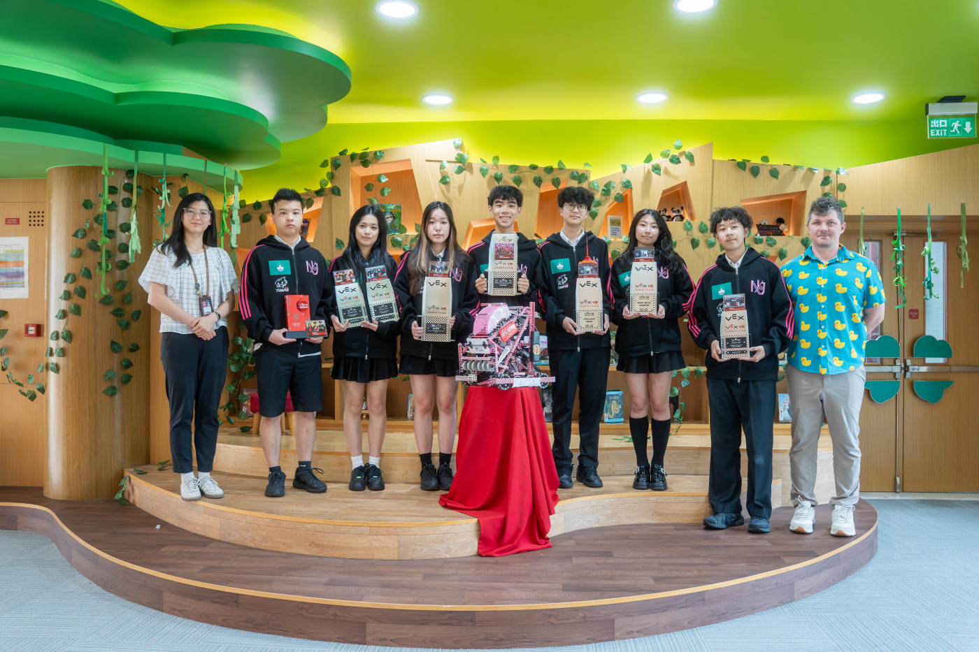 TIS-Team-85301X-With-Year-Awards-and-Coaches.jpg